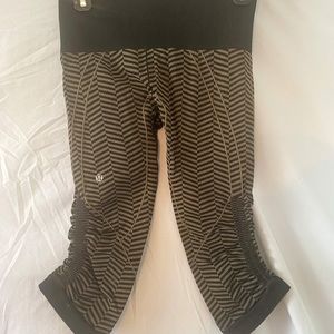 Lululemon Green/Black Capri Pant